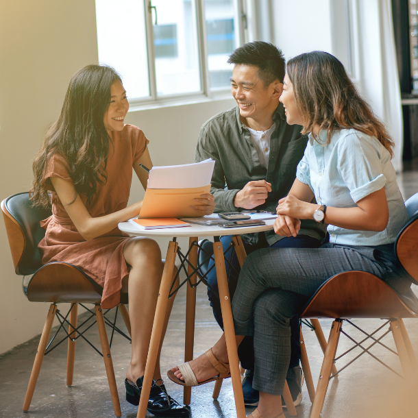 insurance-advisor-providing-information-on-comprehensive-insurance