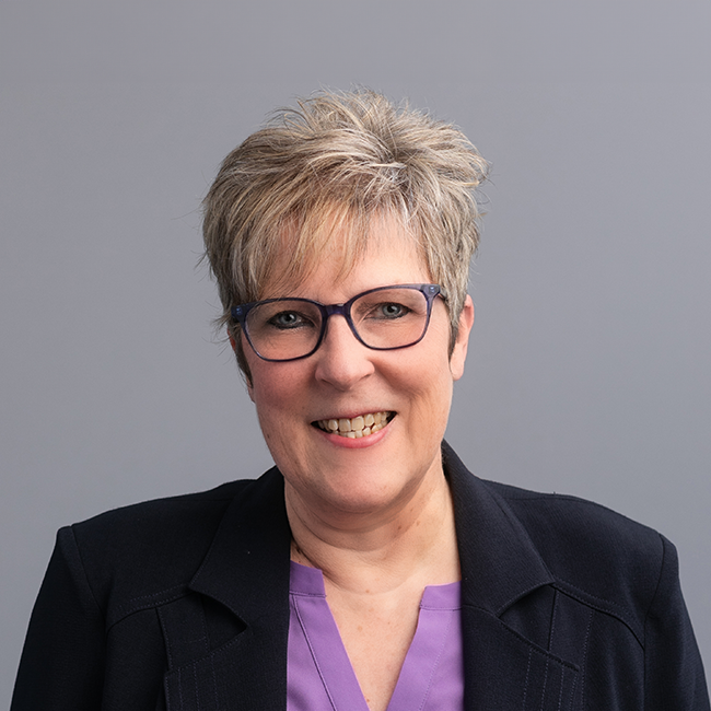 Lori MacPhee Headshot